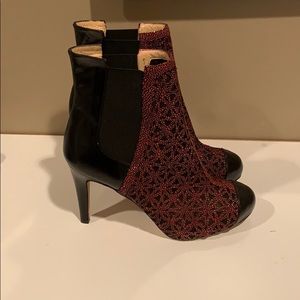Carmen Marc Valvo booties NWT black burgundy